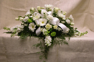  - Ramo-funebre-en-gerberas-aleli-rosas-y-chirozas.-65.000-85.000-105.000-1024x681-320-0